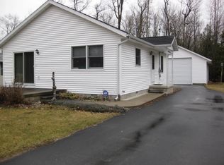 131 Channel Ct, Houghton Lake, MI 48629