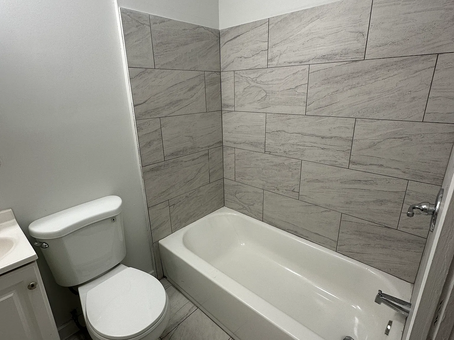 5 bed, 2000 sqft, $2,849 — Photo 4