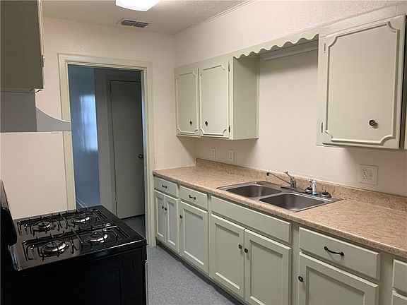 4th image of 4521 Kosarek Dr