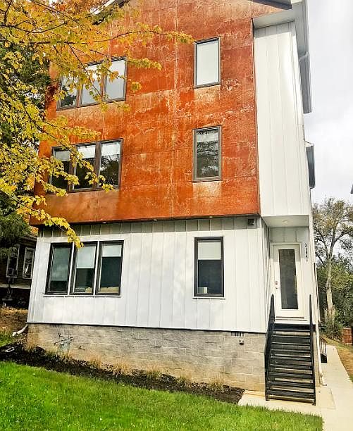 1st image of 3104A Wellington Ave