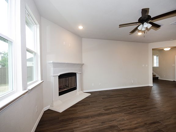5th image of 914 Gambel Dr