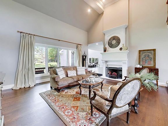 4th image of 4550 Eleanor Dr