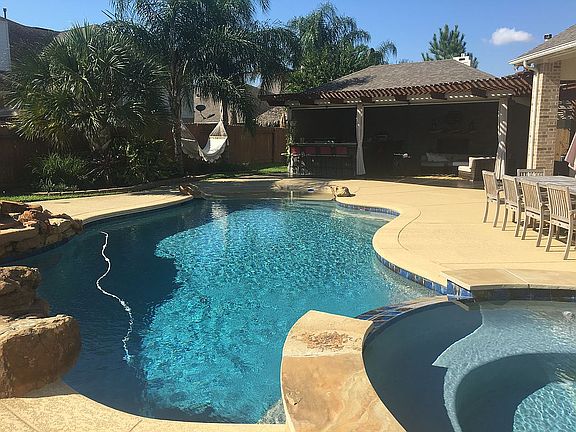 5th image of 320 Holly Branch Ln