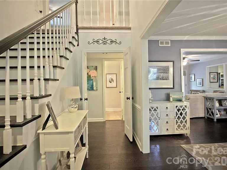3806 Bridgewood Ln — Photo 5