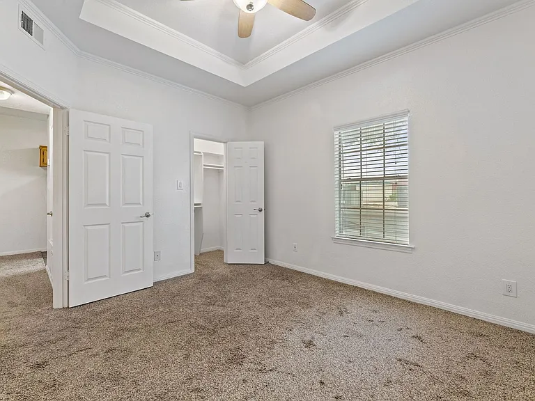 402 Nova Apartments — Photo 15