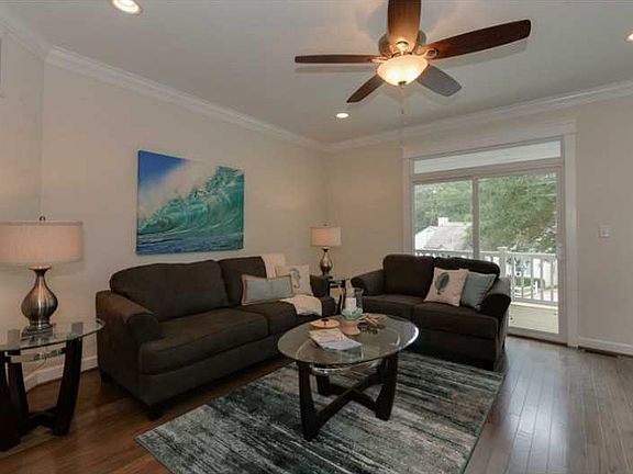 4th image of 3742 Chesterfield Ave