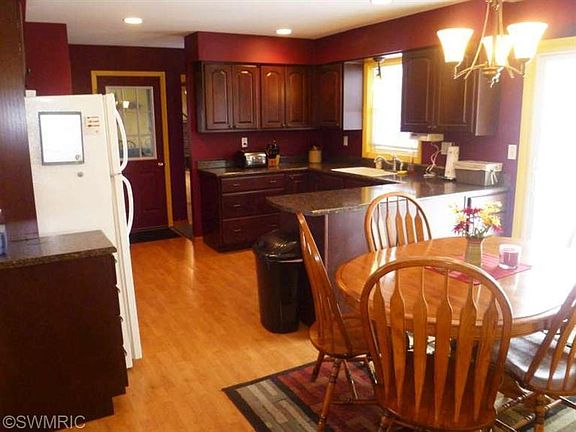 5th image of 3693 Evaline Dr