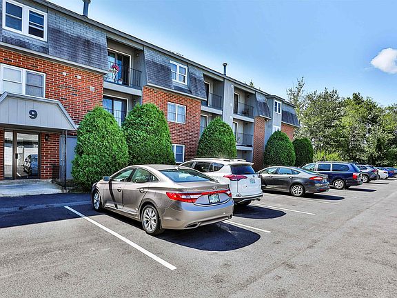 3rd image of 9 Blackstone Drive #73