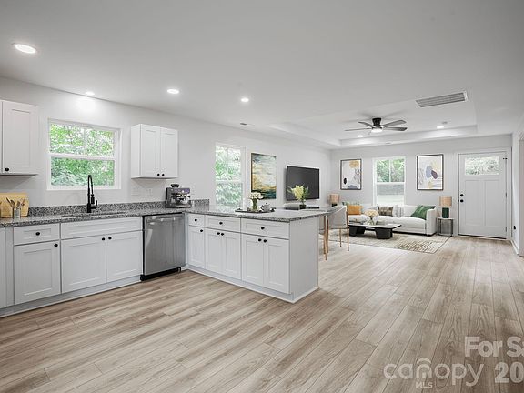 3rd image of 1026 Walnut St