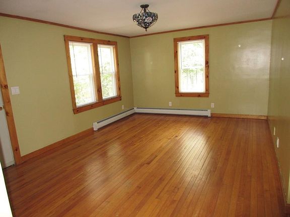 5th image of 354 Willard St
