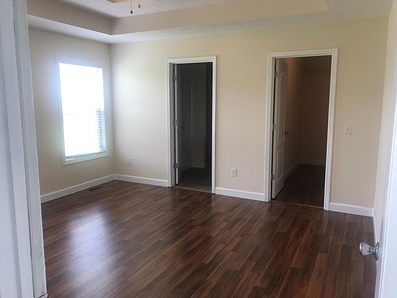 5th image of 270 Stone Hollow Ln