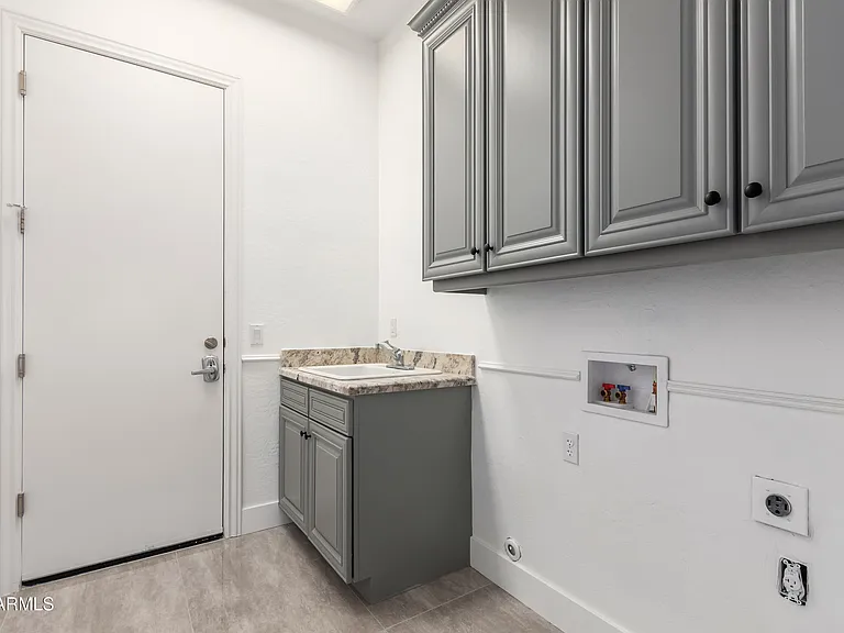 4711 E Buckboard Ct — Photo 33