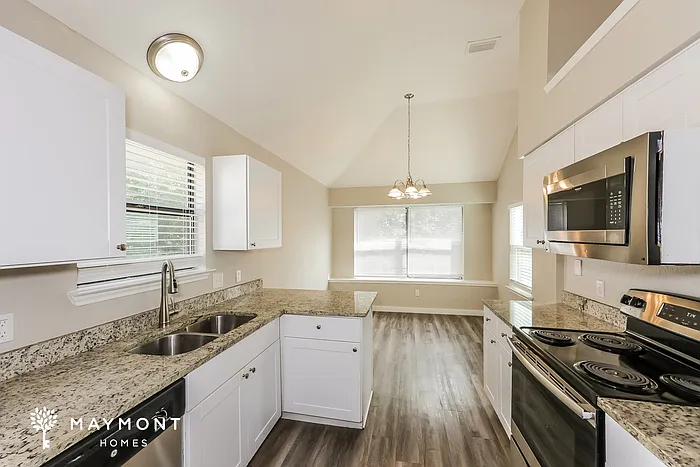 305 Mahogany Dr — Photo 7