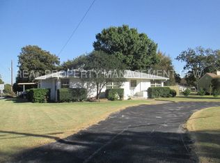 714 Merritt St, River Oaks, TX 76114