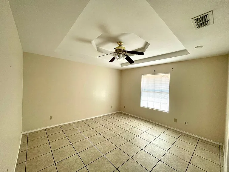 231 Malaga Dr — Photo 15