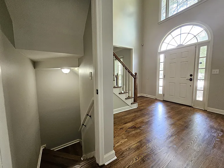 450 Eastbourne Way — Photo 21