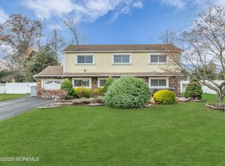 31 Winthrop Dr, Manalapan, NJ
