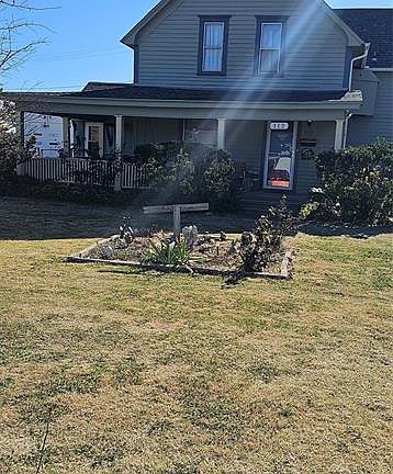 2nd image of 112 SE 1st St