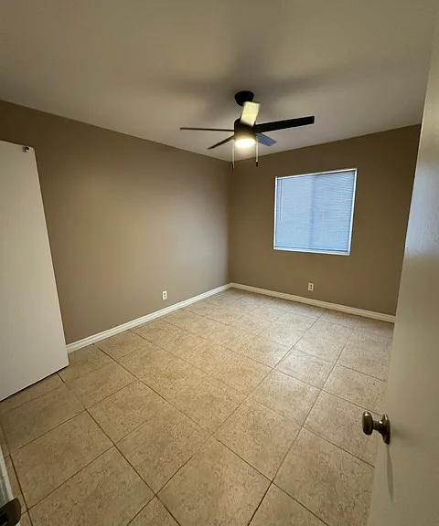 405 S Kroeger St #D — Photo 10