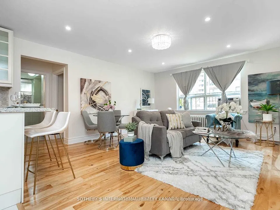 35 Raglan Ave #108