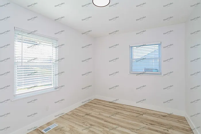 2400 Mack Rd — Photo 9