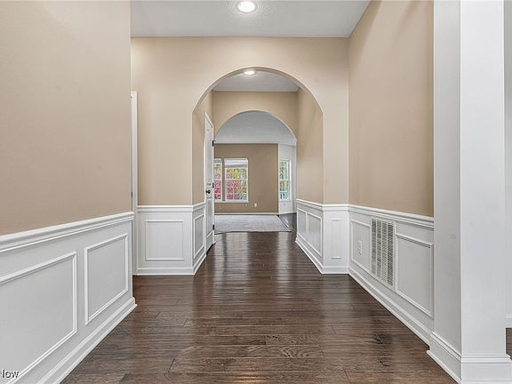 4th image of 6634 Regal Woods Dr