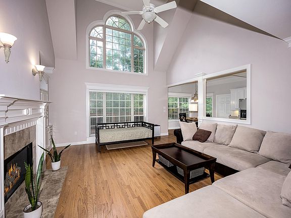5th image of 2106 Wellington Woods Dr