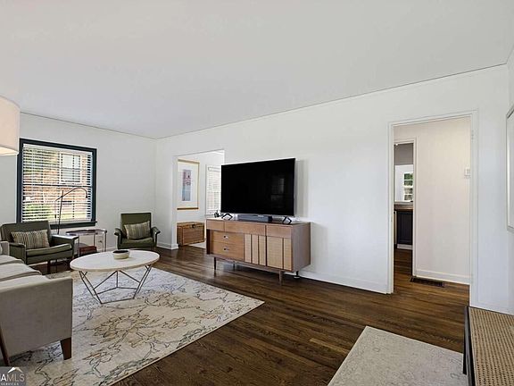 4th image of 2397 Greylock Pl