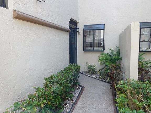 3rd image of 5171 Floria Dr APT D