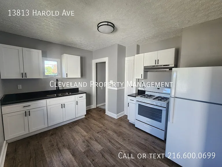13813 Harold Ave — Photo 5