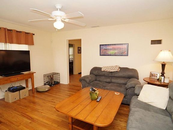 3rd image of 305 Audubon Ave