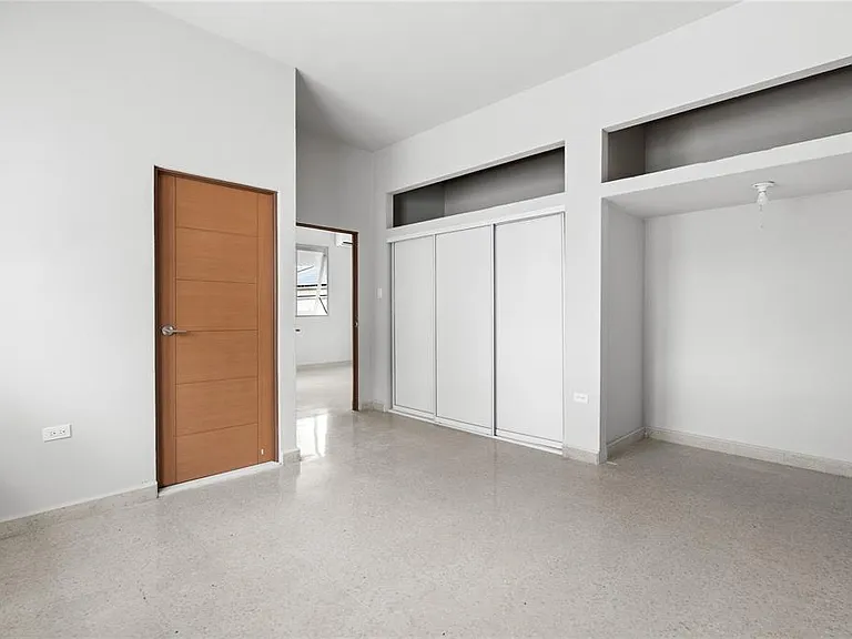 107 Taft #6 — Photo 12