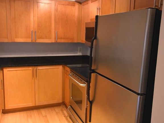 3rd image of 7500 Woodmont Ave #S1102