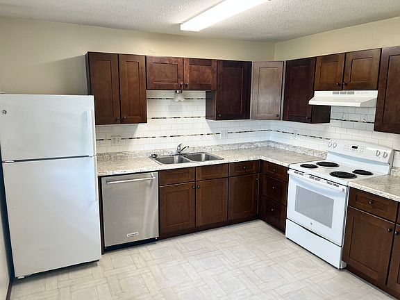 2nd image of 2606 Evergreen Ln