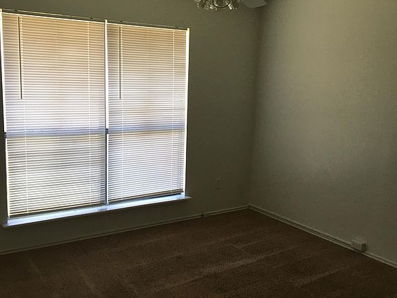 4th image of 814 Little Creek Dr