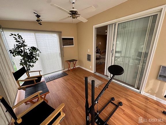 2nd image of 186 Newport Rd #B