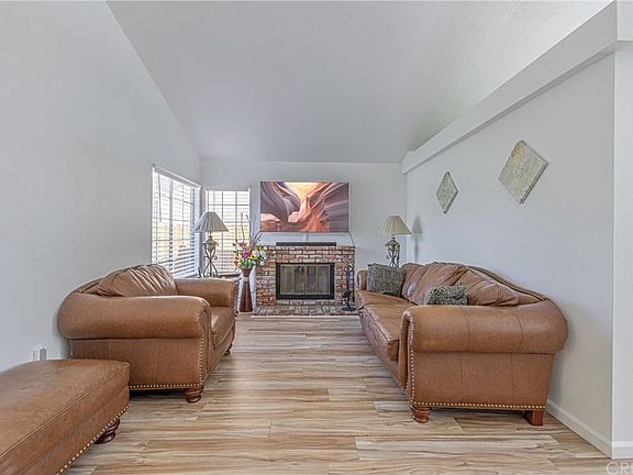 4th image of 36942 Stratford Dr