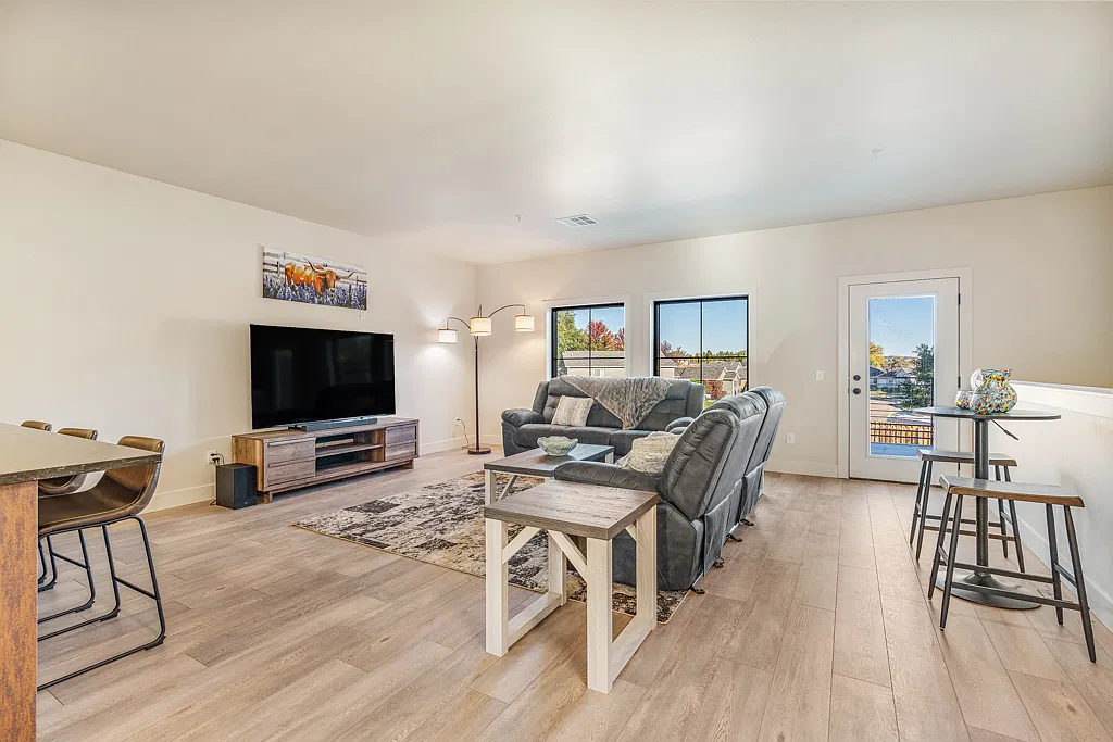 2 bed, 1100 sqft, $1,500 — Photo 4