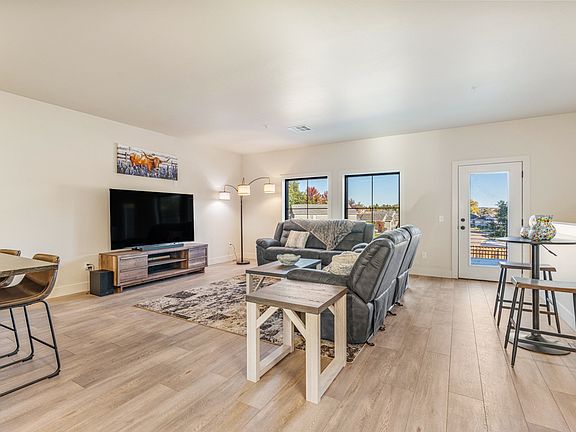 5th image of 27 Wicks Ln #202