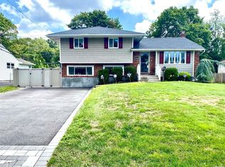 31 Ramsey Rd, Commack, NY 11725