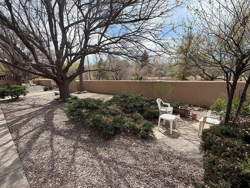 705 E Alameda St #6