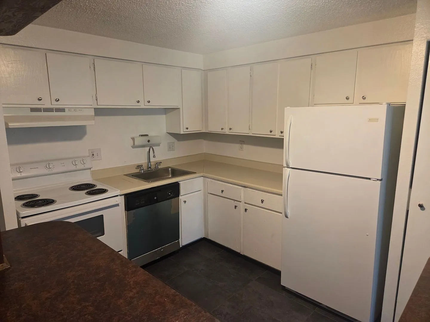 1 Bed / 1 Bath Condo in Prime Denver Location Pool + On-Site Laundry — Photo 1