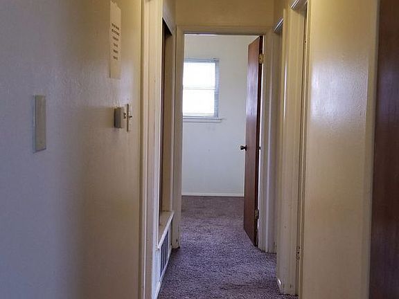 5th image of 1128 Comer Dr
