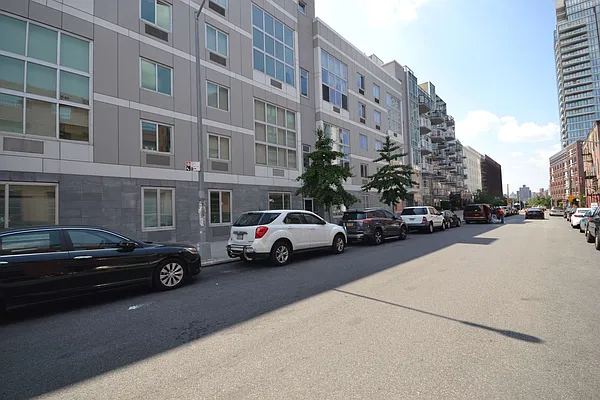 Rented by Bold Marketing | media 29