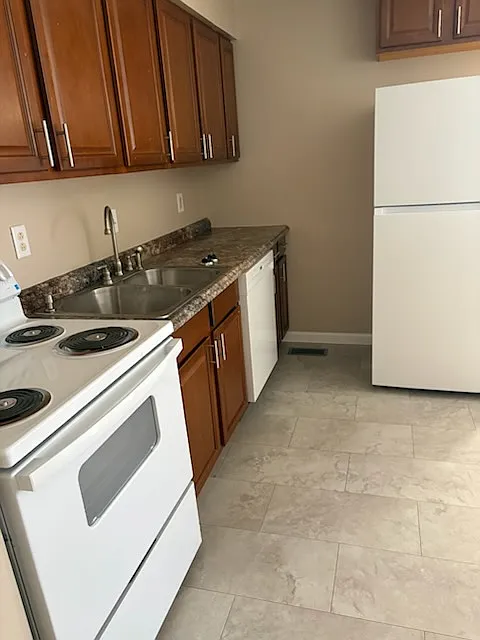 3 bed, 1008 sqft, $1,375 — Photo 2