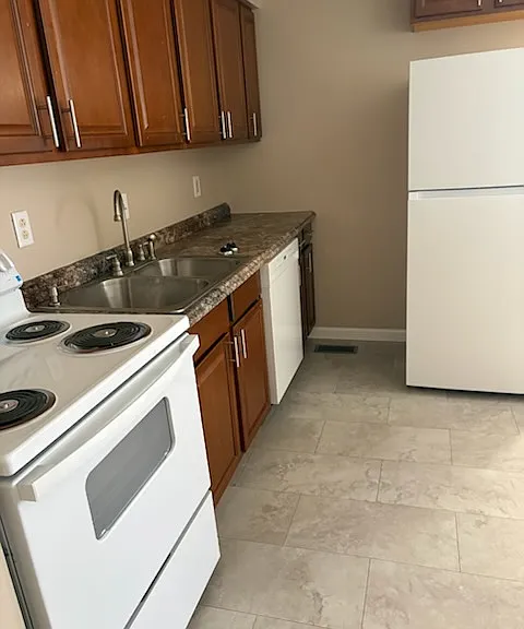 1151 Esquire Dr — Photo 2