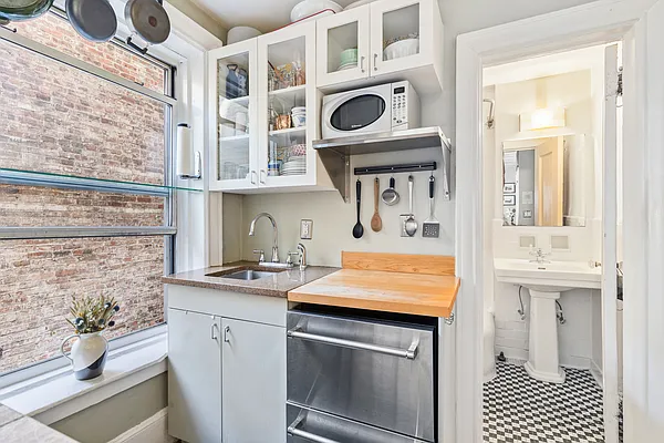 Sold by Compass | media 8