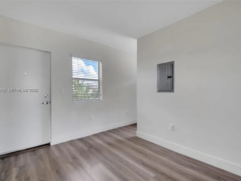 1710 NW 1st Ct #13 — Photo 3