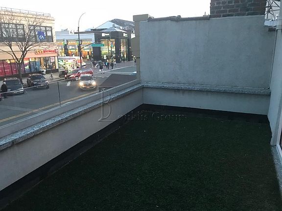 5th image of 2170 31st St APT 2F
