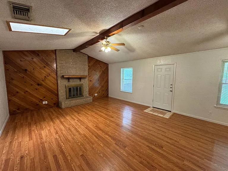 1803 Fairway Dr — Photo 2